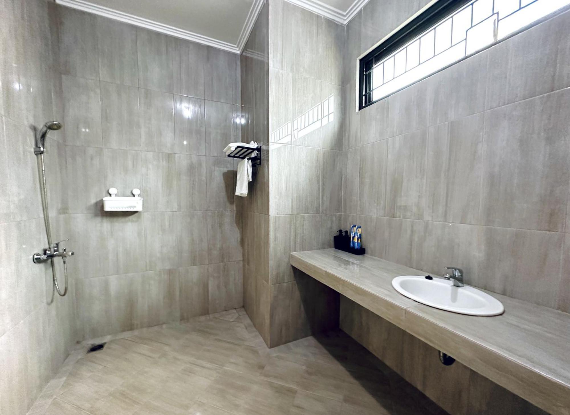 4-Bedroom Home In South Jakarta Nuansa Swadarma Residence By Le Ciel Hospitality מראה חיצוני תמונה
