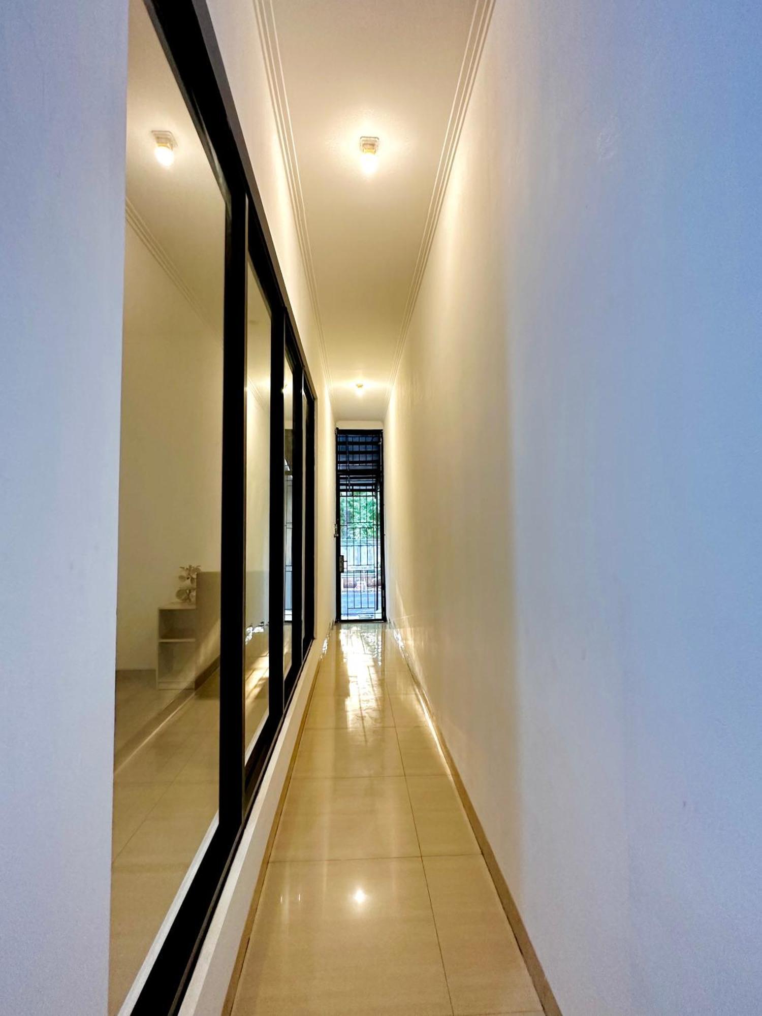 4-Bedroom Home In South Jakarta Nuansa Swadarma Residence By Le Ciel Hospitality מראה חיצוני תמונה