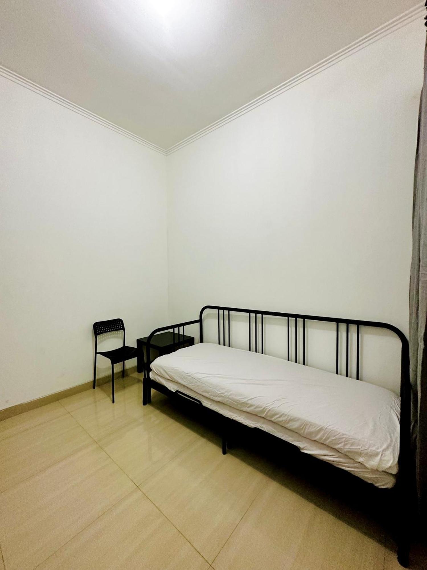 4-Bedroom Home In South Jakarta Nuansa Swadarma Residence By Le Ciel Hospitality מראה חיצוני תמונה