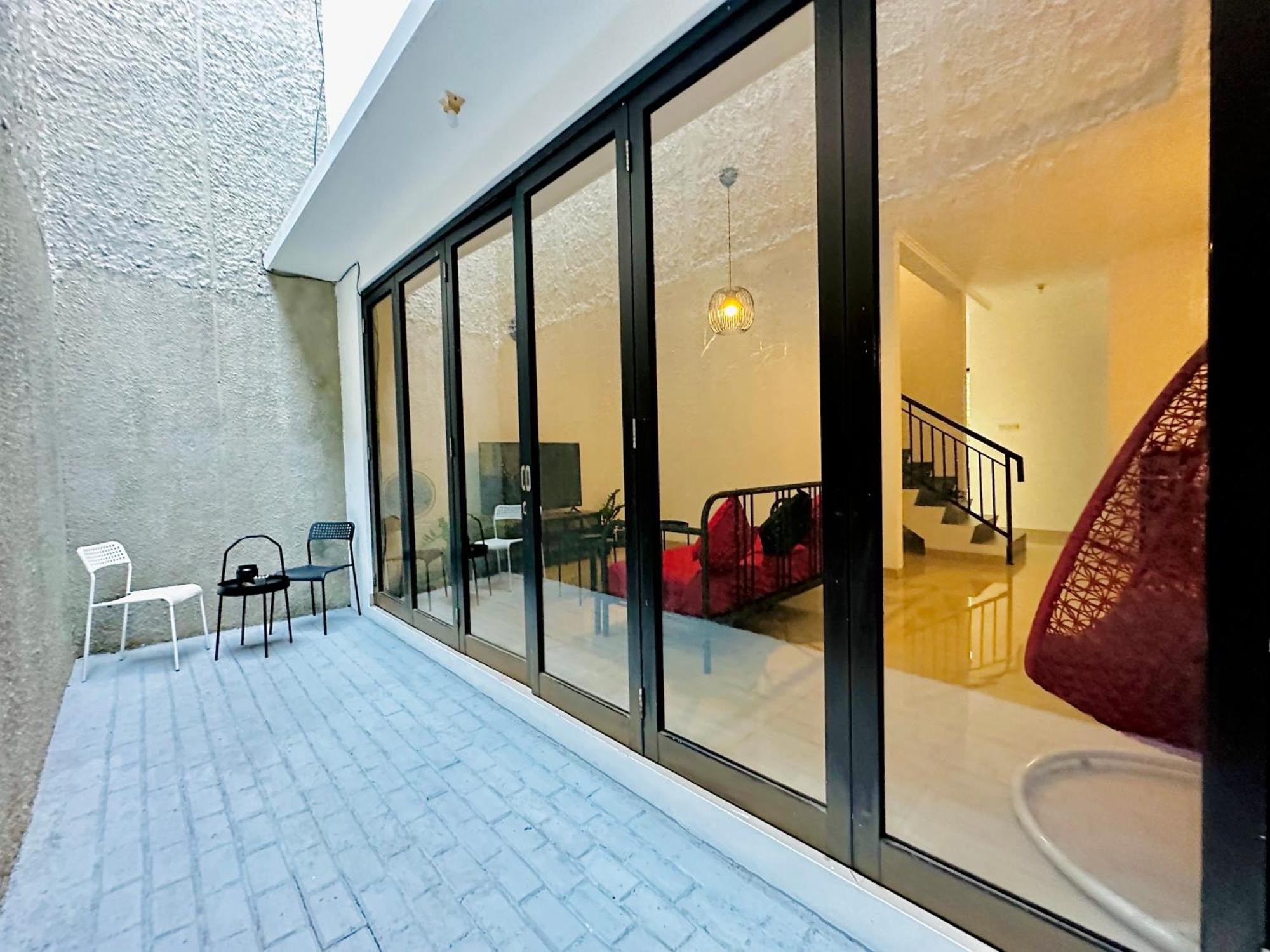 4-Bedroom Home In South Jakarta Nuansa Swadarma Residence By Le Ciel Hospitality מראה חיצוני תמונה