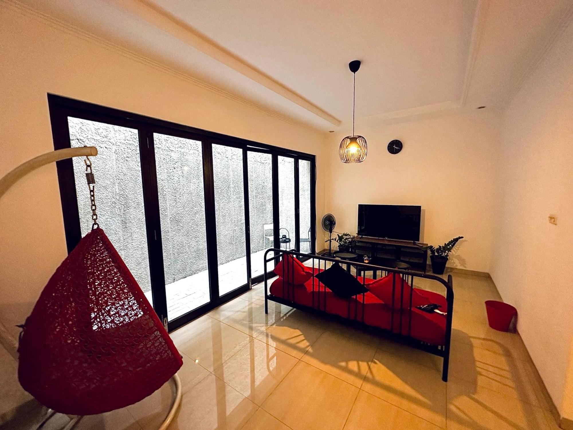 4-Bedroom Home In South Jakarta Nuansa Swadarma Residence By Le Ciel Hospitality מראה חיצוני תמונה