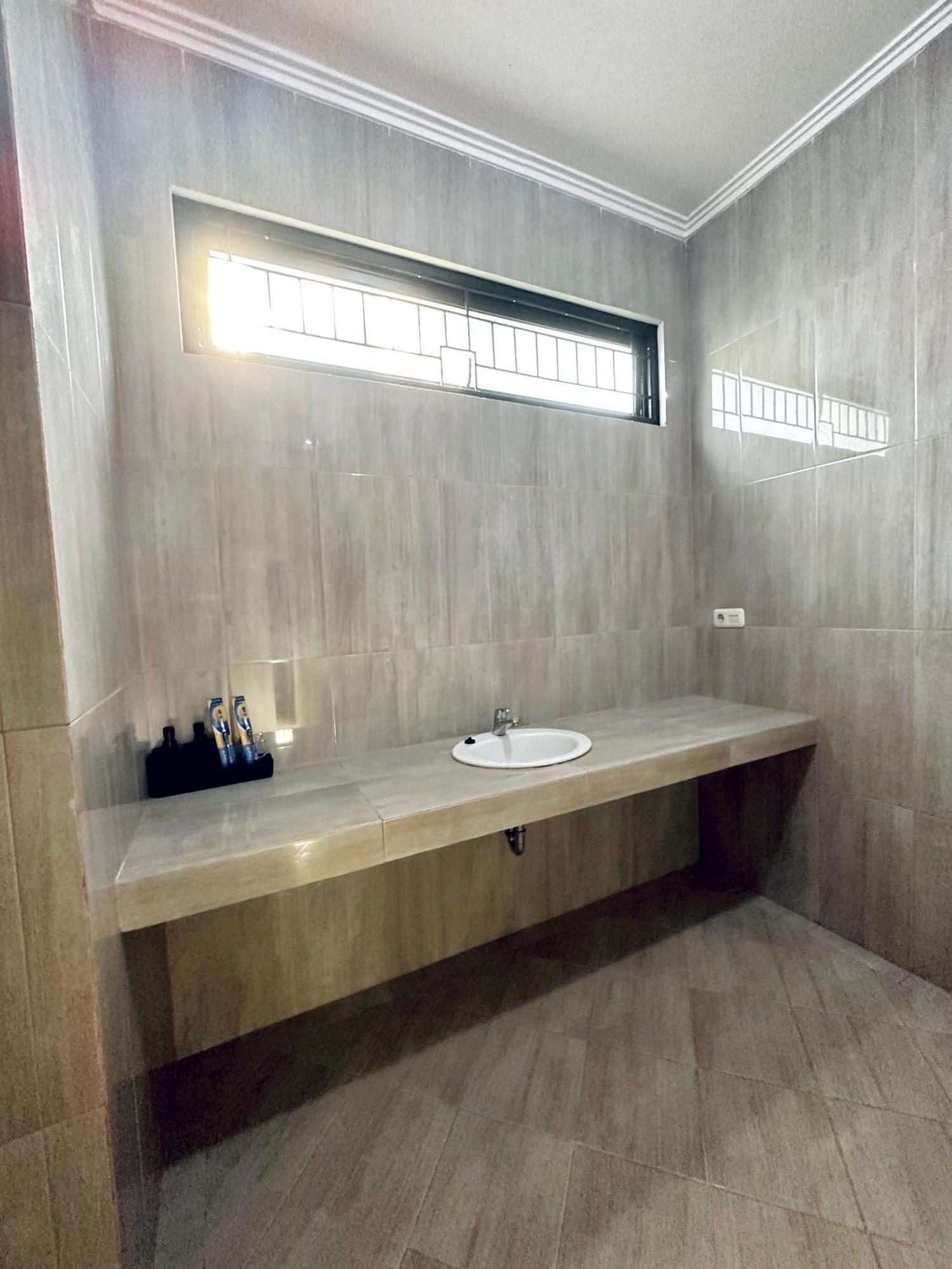 4-Bedroom Home In South Jakarta Nuansa Swadarma Residence By Le Ciel Hospitality חדר תמונה